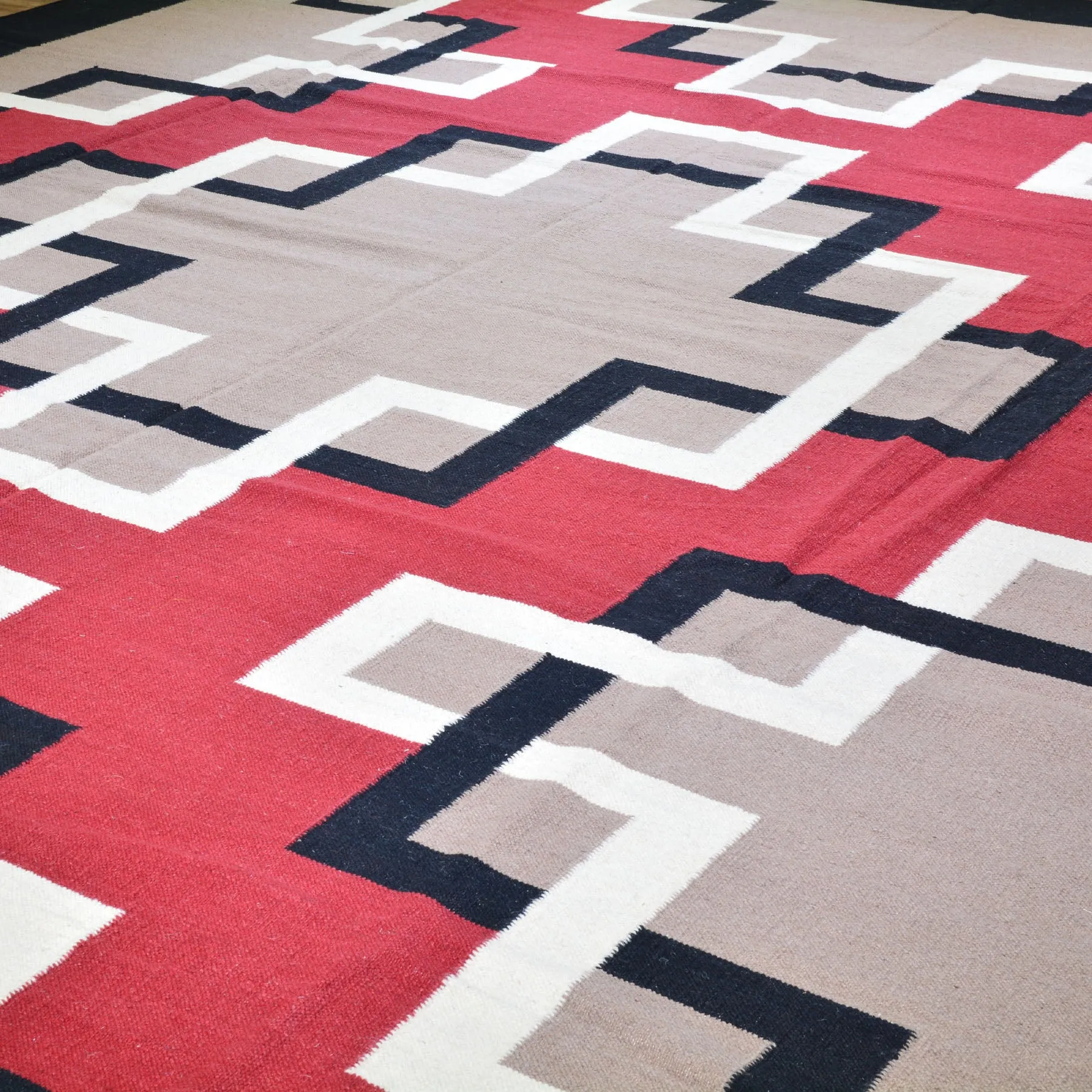 Hand-Woven Navajo Style Southwestern Design Rug (Size 12.2 X 14.7) Cwral-7632