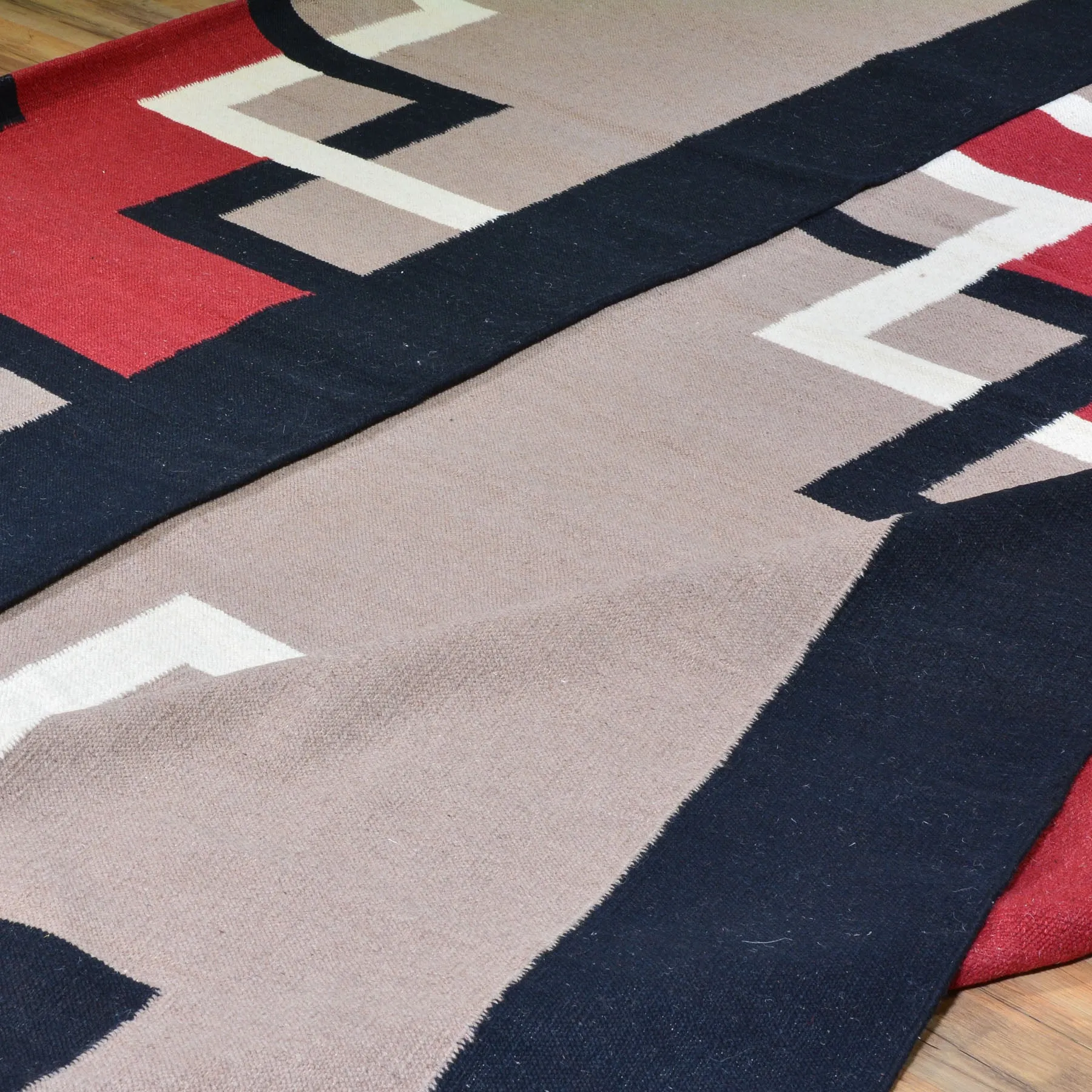 Hand-Woven Navajo Style Southwestern Design Rug (Size 12.2 X 14.7) Cwral-7632