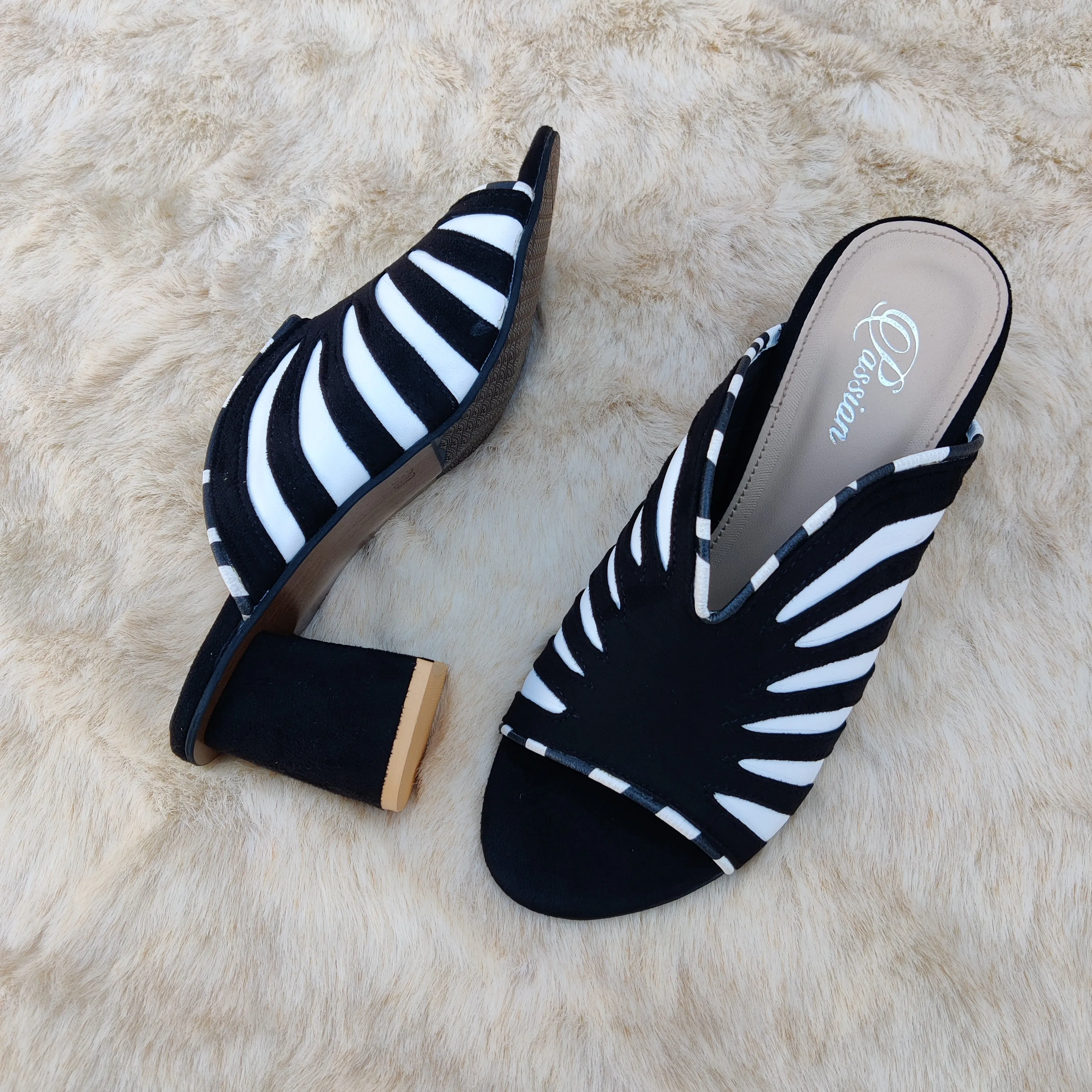 K-612 beautifu; design white and black sandals