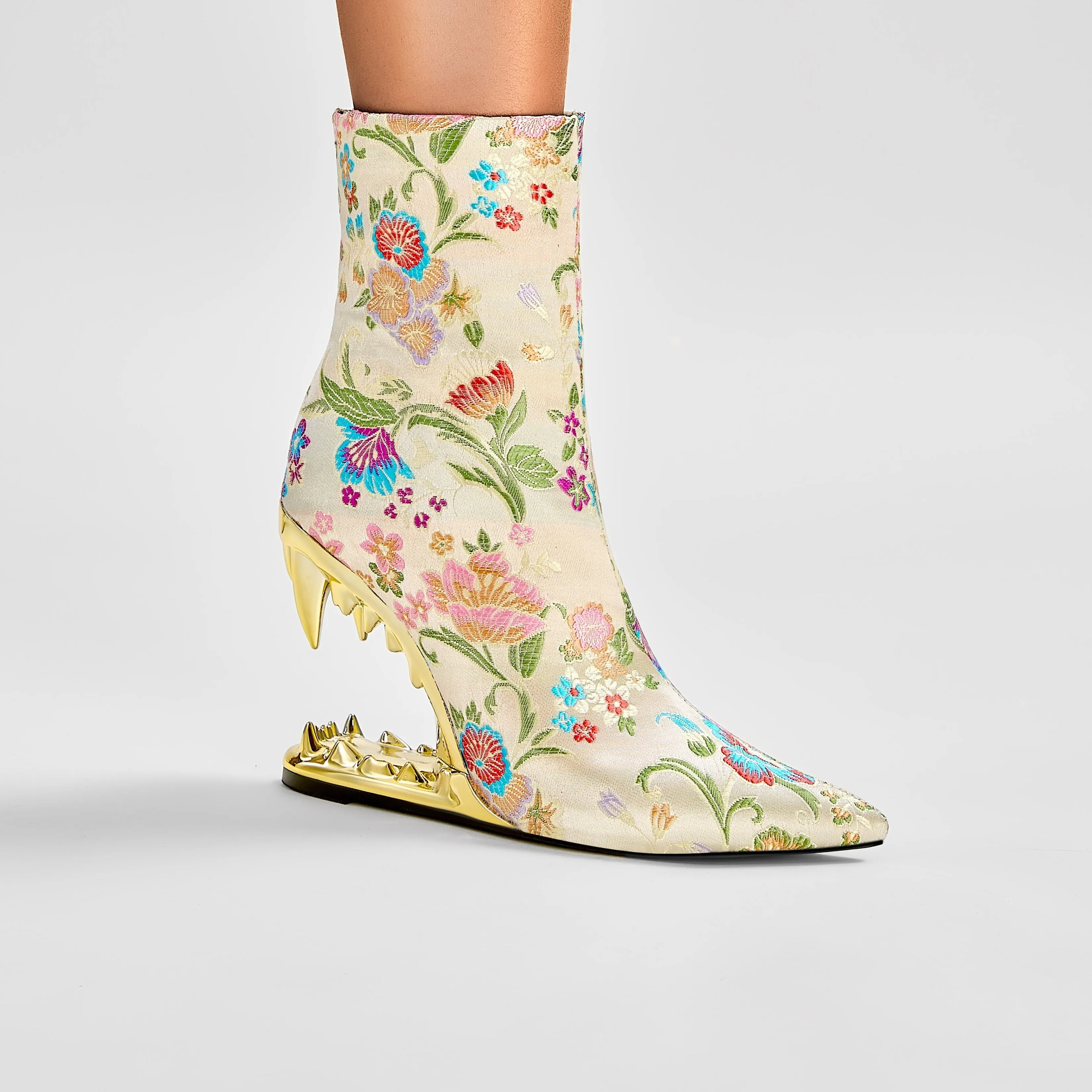 VougeVamp Elegant Floral Embroidered Ankle Boots – Pointed Toe High Heel Zip-Up Booties