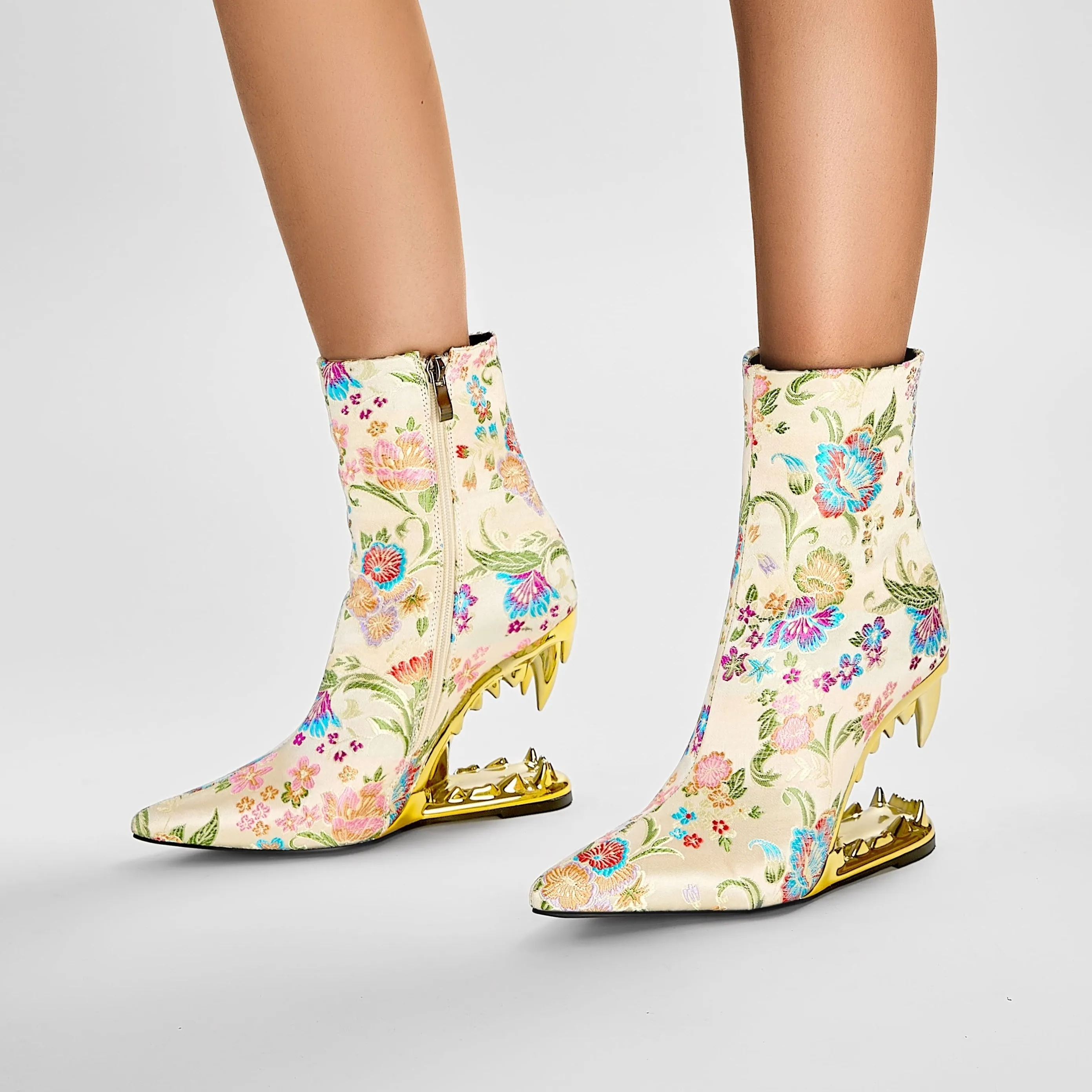 VougeVamp Elegant Floral Embroidered Ankle Boots – Pointed Toe High Heel Zip-Up Booties
